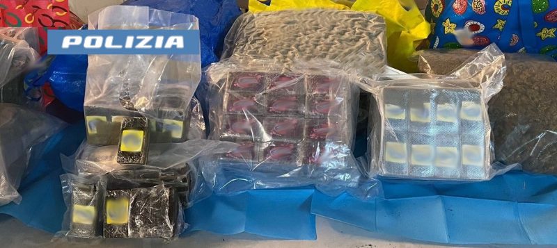 In auto con 26 kg di droga: arrestato 23enne