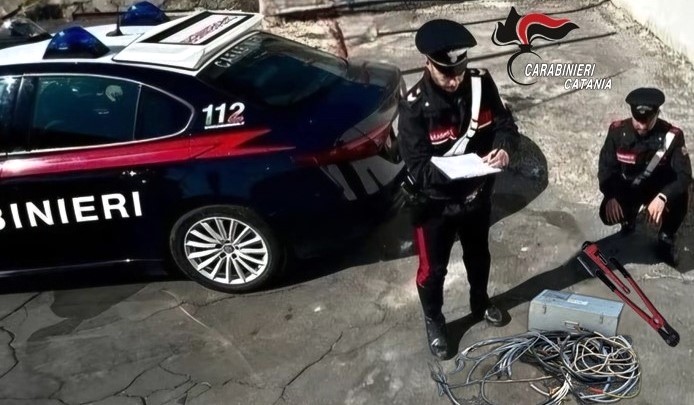 In due stavano “rifornendo” di rame a costo zero: beccati con le mani nel sacco dai Carabinieri