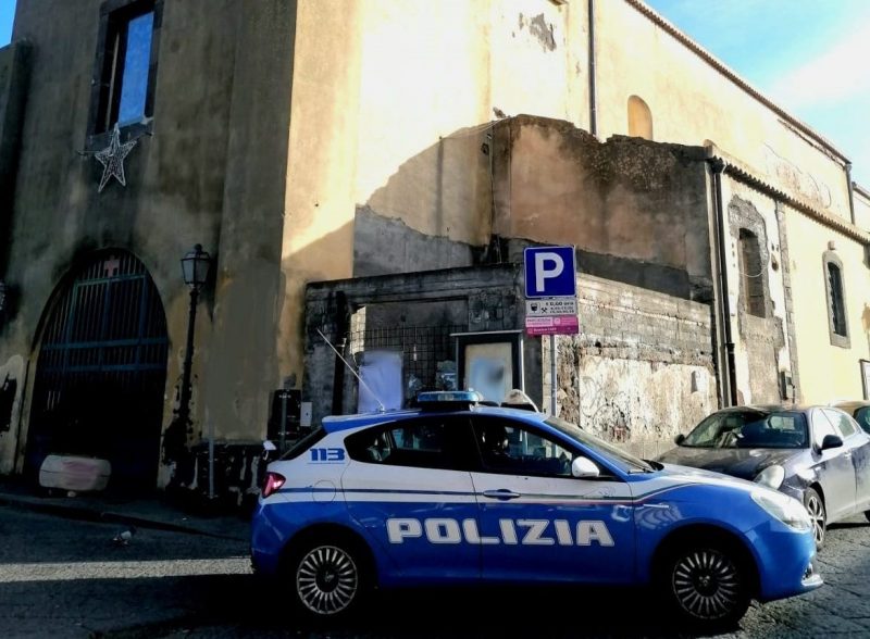 Acireale, ruba in una chiesa, si taglia e viene identificato grazie al Dna: denunciato 32enne