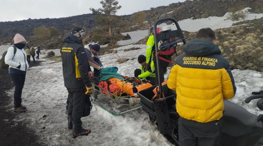 Etna, escursionista si infortuna ad una caviglia. Soccorsa dal S.A.G.F.