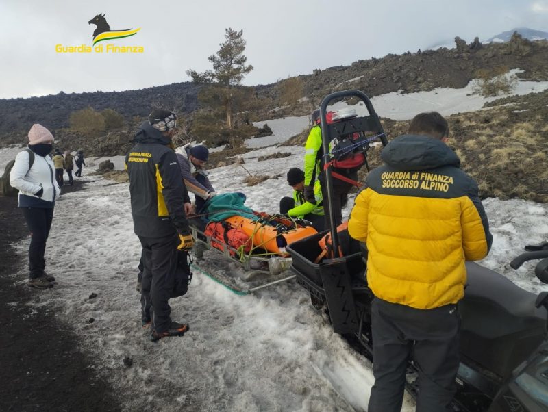 Etna, escursionista si infortuna ad una caviglia. Soccorsa dal S.A.G.F.