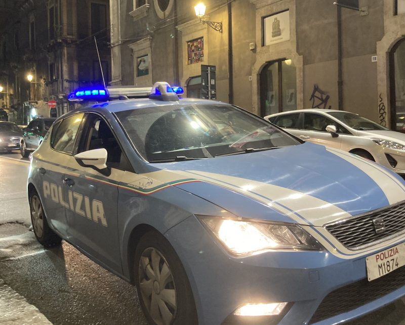 Tentano di rapina violenta ai danni di un passante: arrestati tre minorenni