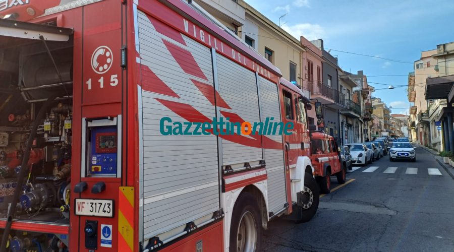 Giarre, fuga di gas in pieno centro. Intervento dei Vigili del fuoco