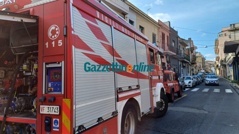 Giarre, fuga di gas in pieno centro. Intervento dei Vigili del fuoco