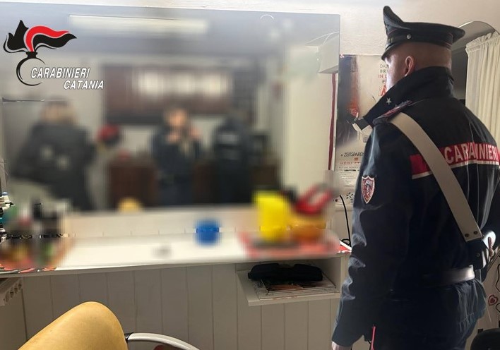 Acireale, controllo del territorio: chiusi dai carabinieri due parrucchieri abusivi