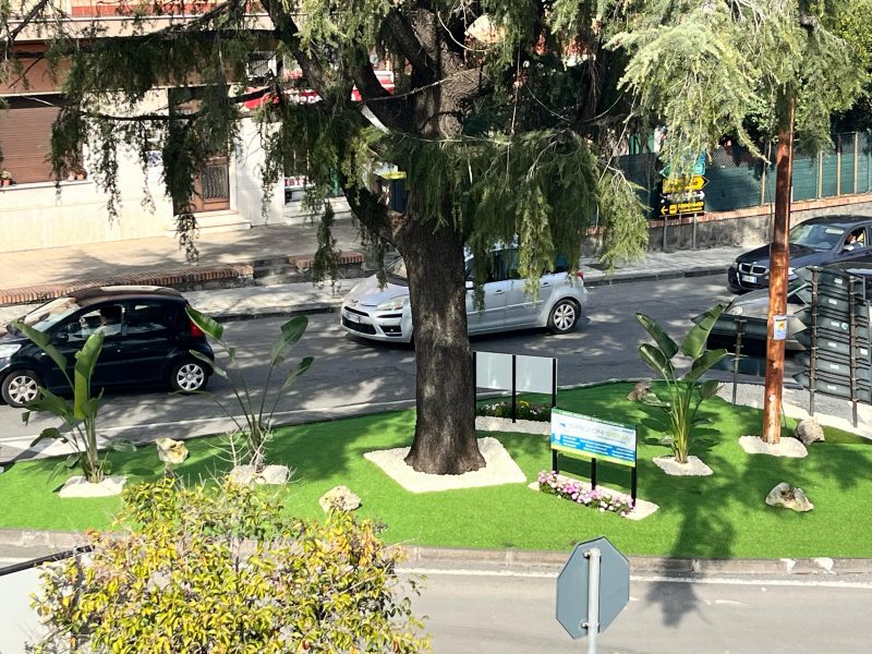 Giarre, rinasce l’aiuola spartitraffico di via Luminaria grazie all’adozione di un’azienda privata