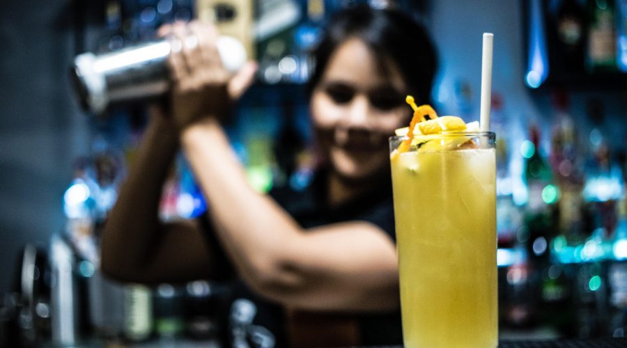 Shaker e non solo: ecco gli strumenti da bartender essenziali per il drink making