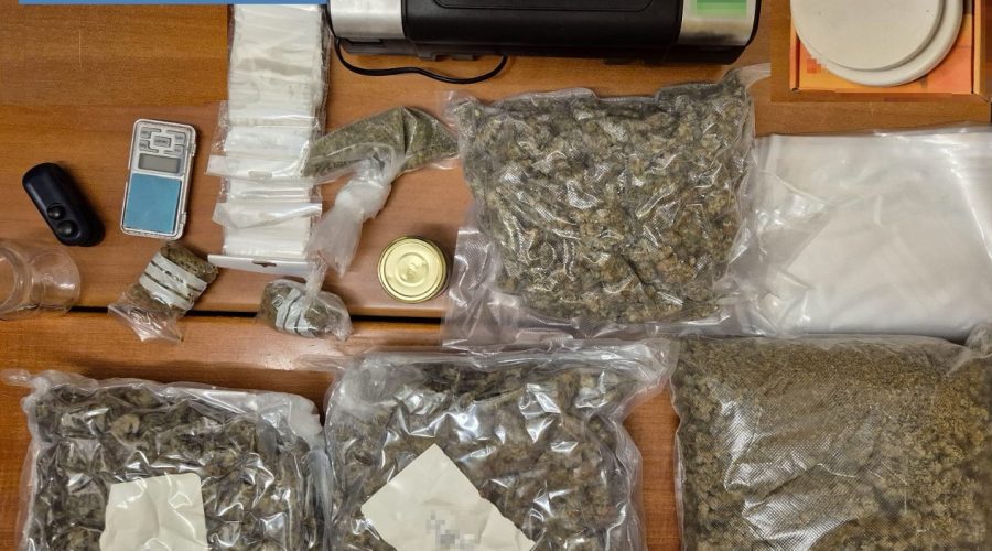 A casa custodiva oltre 4 Kg di marijuana: arrestato