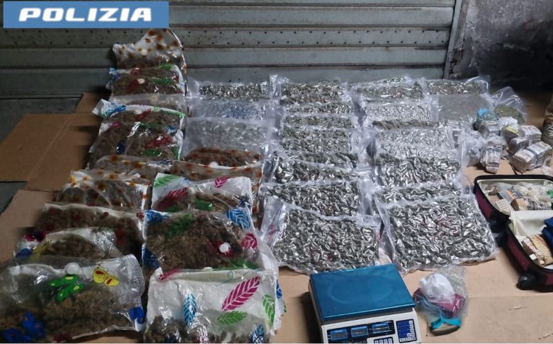 Colpo grosso della Polizia a Catania: sequestrati un arsenale e 60 kg di droga VIDEO