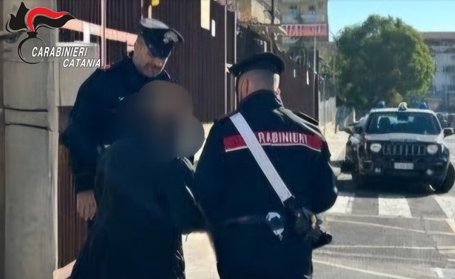 Si finge avvocato e truffa un 99enne: riconosciuto e denunciato