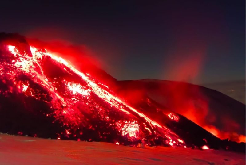 Etna, il sindaco di Belpasso, Caputo, vieta l’accesso al fronte lavico