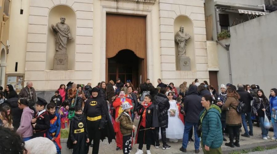 Riposto, divertimento e comunità per il “Carnevale 2025 al Carmine”!