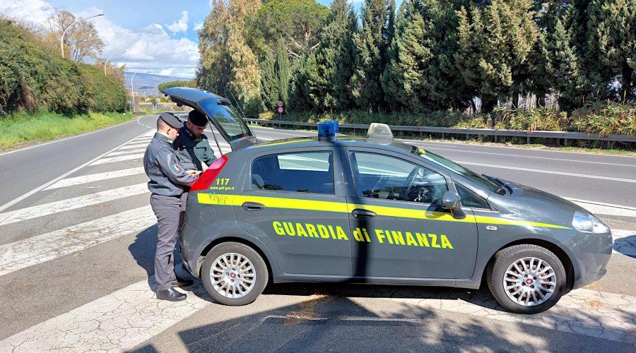 Controlli della GdF ad Acireale: “pizzicato” ristorante con tre lavoratori in nero e cinque irregolari