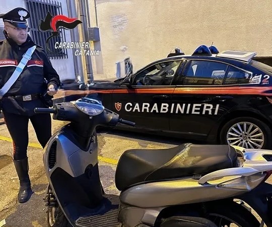 Acireale, beccato con 20 dosi di cocaina: arrestato pusher 19enne