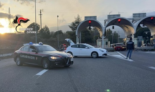 Controlli dei carabinieri nel comprensorio Giarrese: arrestato 21enne mascalese per detenzione di armi clandestine. Denunciato per furto un 37enne di Giarre