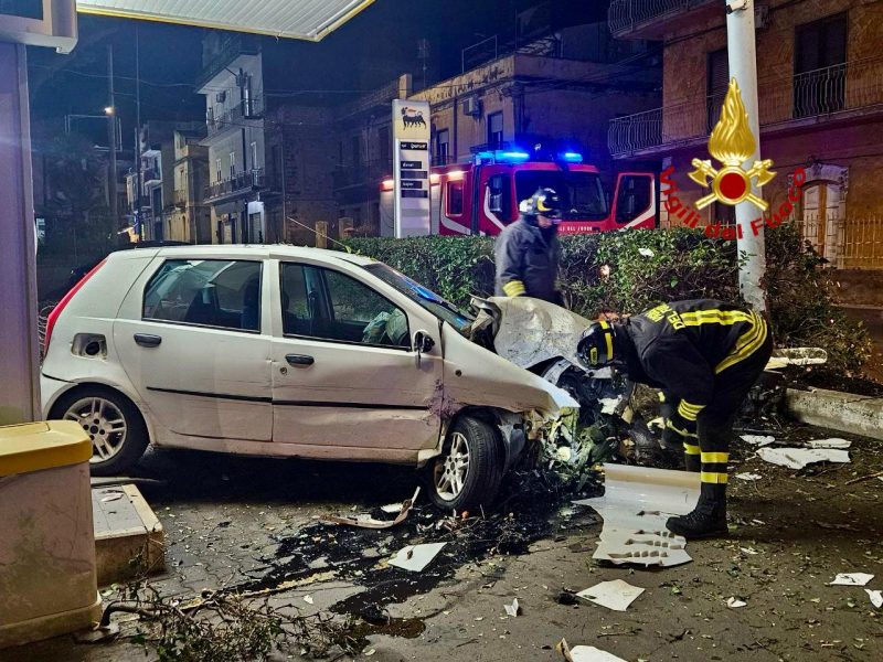 Scontro tra due auto all’alba ad Adrano: 5 feriti