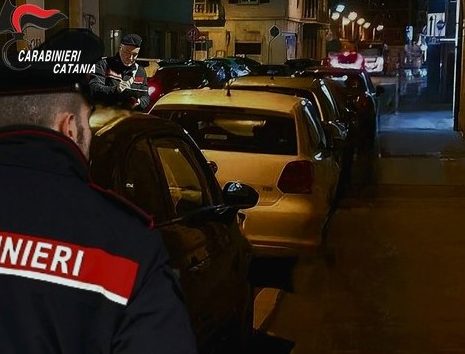 Beccati sul fatto due ladri d’auto: arrestati due 18enni