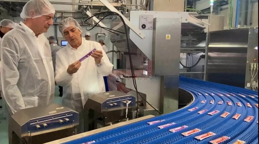 Riposto, il ministro Urso in visita alla Dolfin: “eccellenza siciliana”