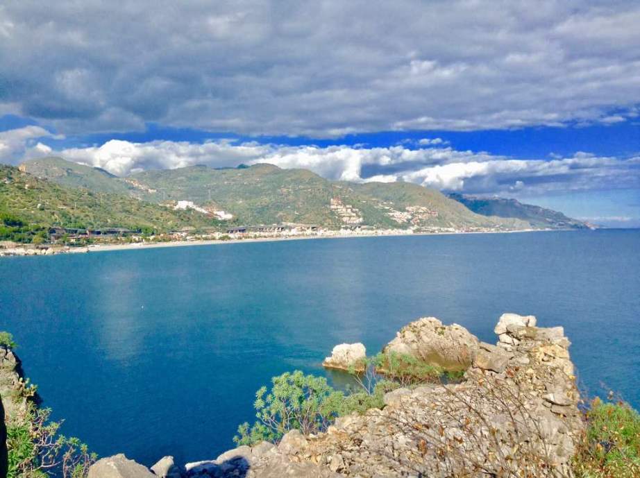 Taormina: il futuro de “Le Rocce” di Mazzarò. Parola al mecenate Antonio Presti